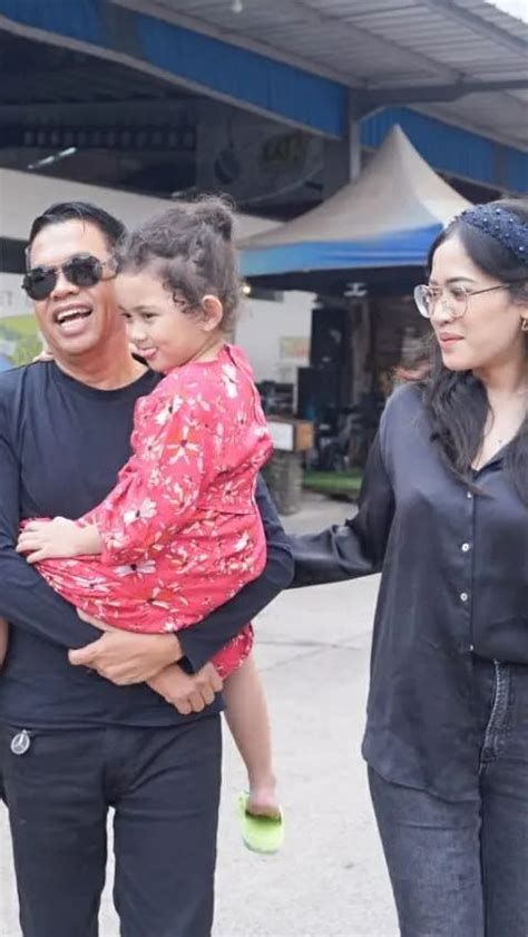 Adu Gaya Mantan Istri Vs Istri Baru Dedi Mulyadi Ternyata Mahasiswi