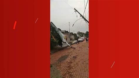 VÍdeo Temporal Destelha Casas Derruba árvores Postes De Energia E