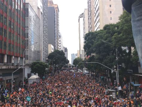 Marcha para Jesus bloqueia ruas do Centro de Curitiba neste sábado 18