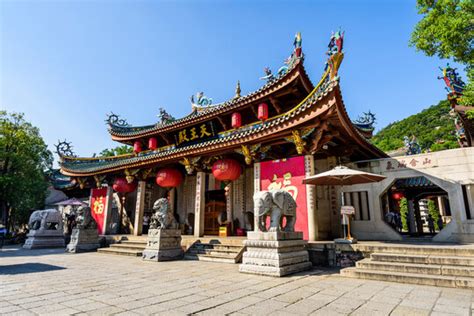 "Buddhist Shrine" Images – Browse 392,402 Stock Photos, Vectors, and ...