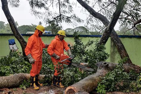 Tormenta Tropical Dana Provoca Lluvias Torrenciales Y Fuertes Vientos