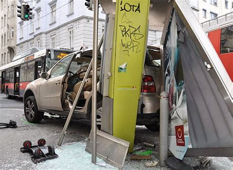 Pkw Gegen Linienbus Acht Verletzte Wien Orf At