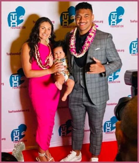 How many children does Tua Tagovailoa have? Is he married? Who is his ...