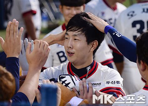 박건우 `폭염 날리는 시원한 솔로포 날렸어요` Mk포토 Mk스포츠