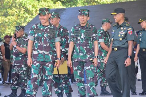 Komandan Lantamal VI Hadiri Gladi Bersih HUT Ke 78 TNI Di Lapangan