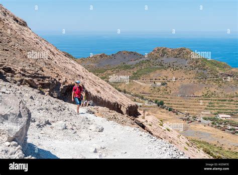 Volcan Quartier De Messine Sicile Italie Europe Randonneur Dans L