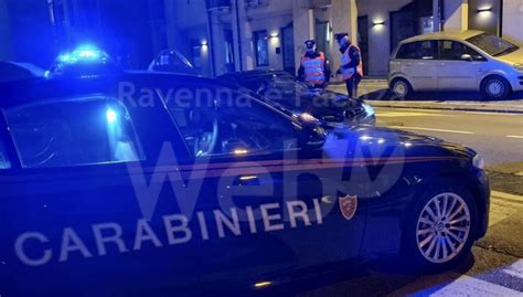 I Carabinieri Perquisiscono Le Case Di Due Giovani Spacciatori E