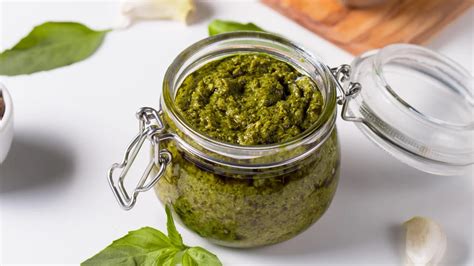 Delícia na sua cozinha aprenda a fazer o autêntico molho pesto italiano