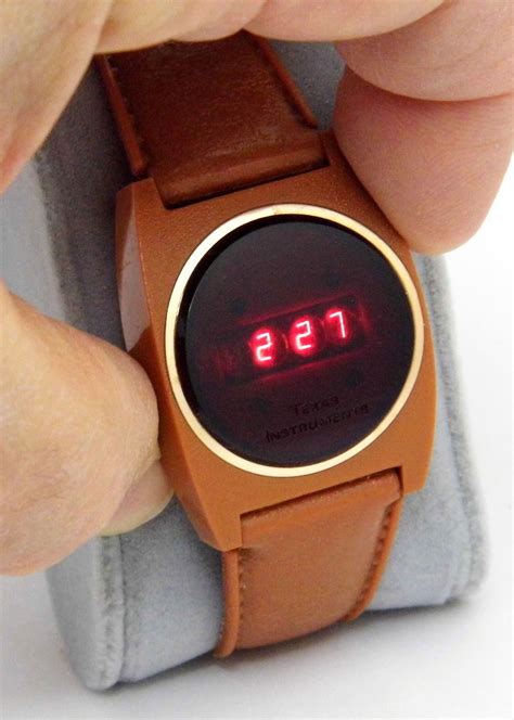 Vintage Texas Instruments Series 500 Electronic Quartz Watch Red Led