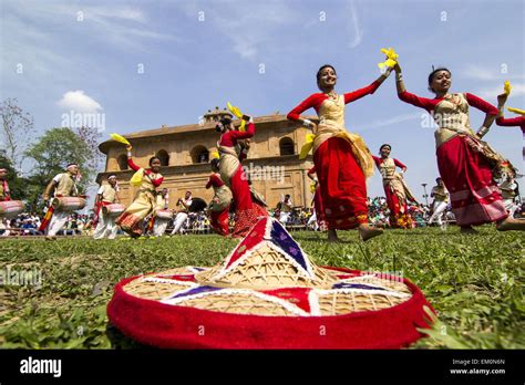 Sivasagar Assam India 15th Apr 2015 Girls Perform Bihu Dance At