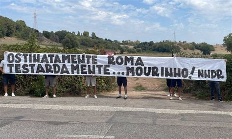 Roma I Tifosi Stanno Con Lo Special One Testardamente Mourinho