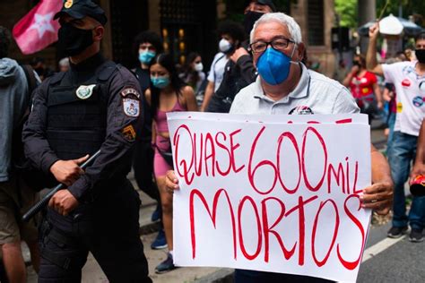 Manifestações contra Bolsonaro também ocupam as ruas no 7 de setembro