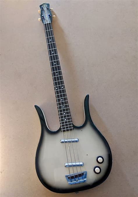 Danelectro Longhorn Bass Silver Burst Reverb