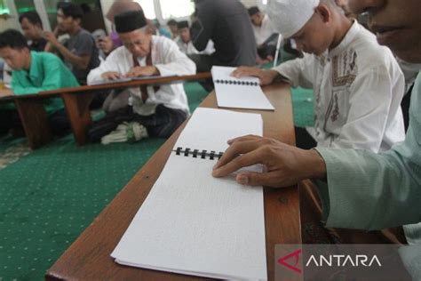 Lomba Tartil Al Quran Braille Di Rsbn Malang Antara News