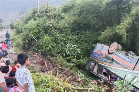 Angkut Rombongan Santri Bus ALS Masuk Jurang Di Tapsel Satu Tewas