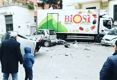 ROMA CAMION INVESTE 17 AUTO A BALDUINA Incidente E Malore Alla Guida