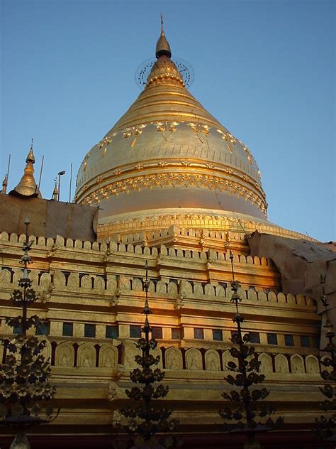 Asisbiz Photos of Shwezigon Pagoda Nyaung Oo, a town near Bagan Myanmar