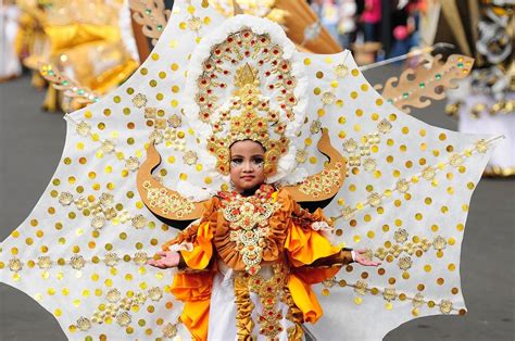 Color Madness: Jember Fashion Carnival in Indonesia » Design You Trust ...