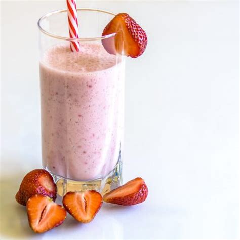 Cool Strawberry Shake Recipe - Gimme Yummy