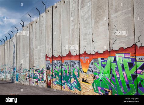 Israeli built west bank wall surrounding bethlehem hi-res stock photography and images - Alamy