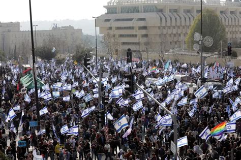 Miles de israelíes vuelven a las calles contra la reforma judicial de