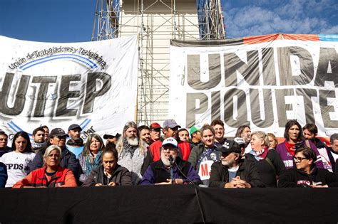 Unidad Piquetera y UTEP se suman al paro de transporte con más de 500