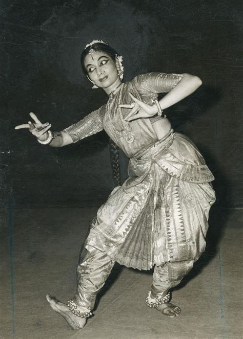 Veteran Bharatanatyam dancer Yamini Krishnamurthy dies at 84 - The Hindu