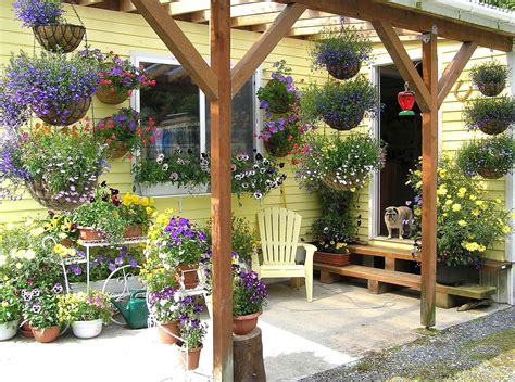 Wonderful Front Porch With Hanging Plants Ideas Decoration Mur