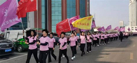 烟台市女企业家协会举行“庆三八联欢会” 向慈善总会“爱心妈妈”基金捐款捐物77万元