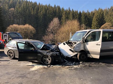 Drei Schwerverletzte Bei Frontalzusammensto In Oberfranken Fotostrecke