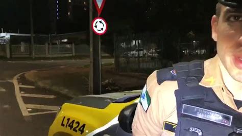 Homem Contido Por Populares Ao Roubar Celular No Centro V Deo