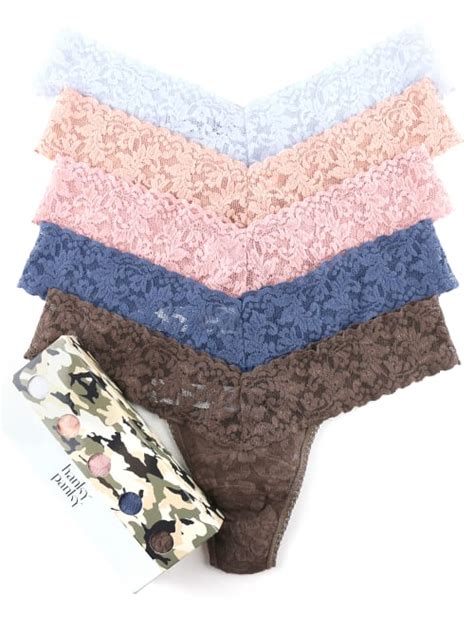 Hanky Panky Pack Signature Lace Low Rise Thongs In Printed Box In