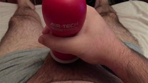 Ours Gay Utilisant Un Tenga Air Tech Pour Jouir Pornhub Gay