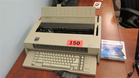 IBM Wheelwriter 3 Electronic Typewriter - Oahu Auctions