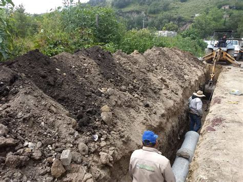 CONSTRUYEN OPERAGUA Y VECINOS LÍNEA DE AGUA Y DRENAJE Izcalli info