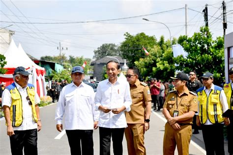 Bersama Presiden Jokowi Resmikan Pelaksanaan Inpres Jalan Daerah Di