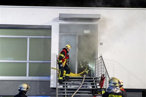 Feuer In Rhynern Feuerwehr L Scht Brand Im B Rogeb Ude