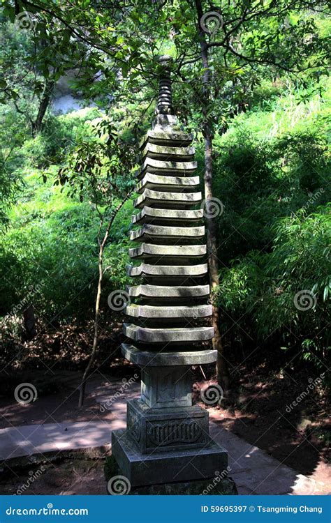 Ganlu Temple A Temple Built On Dangous Cliff In Fujian China Stock