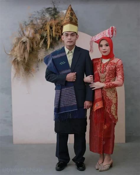 Menilik Keindahan Baju Pengantin Adat Batak Dalam Keragaman Multietnik