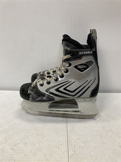 Used Ccm Intruder Junior 02 Ice Hockey Skates Sidelineswap