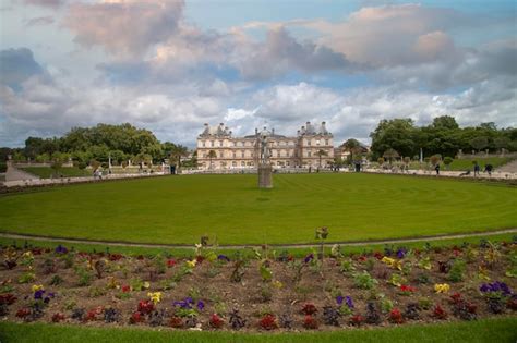 Premium Photo | Luxembourg gardens