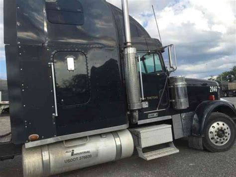 Freightliner 2007 Sleeper Semi Trucks