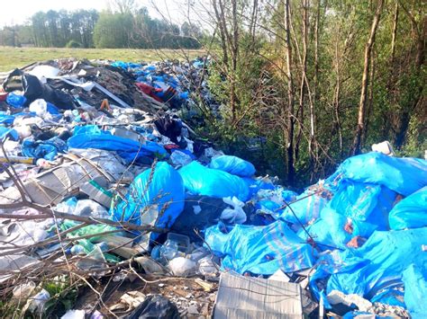 Wysypisko Mieci Pod Daszyn Okoliczni Mieszka Cy S Przera Eni