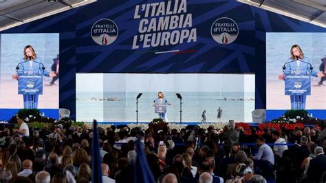 En Italie Giorgia Meloni prend la tête de la campagne des Européennes