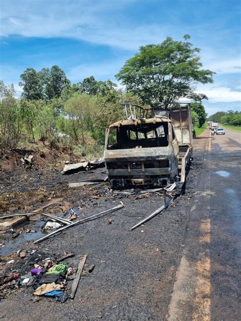 O que se sabe sobre o incêndio do caminhão carregado fogos de