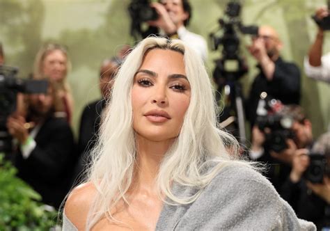 Kim Kardashian Shocks In Extremely Tiny Waist At Met Gala