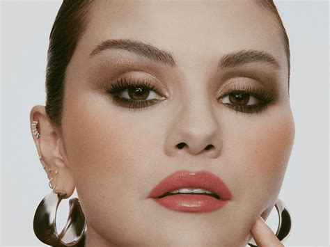 Selena Gomez Just Tried Out The Naked Nail Trend With A Barely There