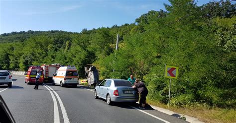 FOTO Accident grav Doi morți și un rănit după ce mașina lor a lovit