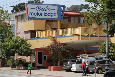 15 Coolest Retro Motels to Visit in America - UrbanMatter