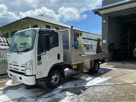 2009 Isuzu Npr 300 Medium